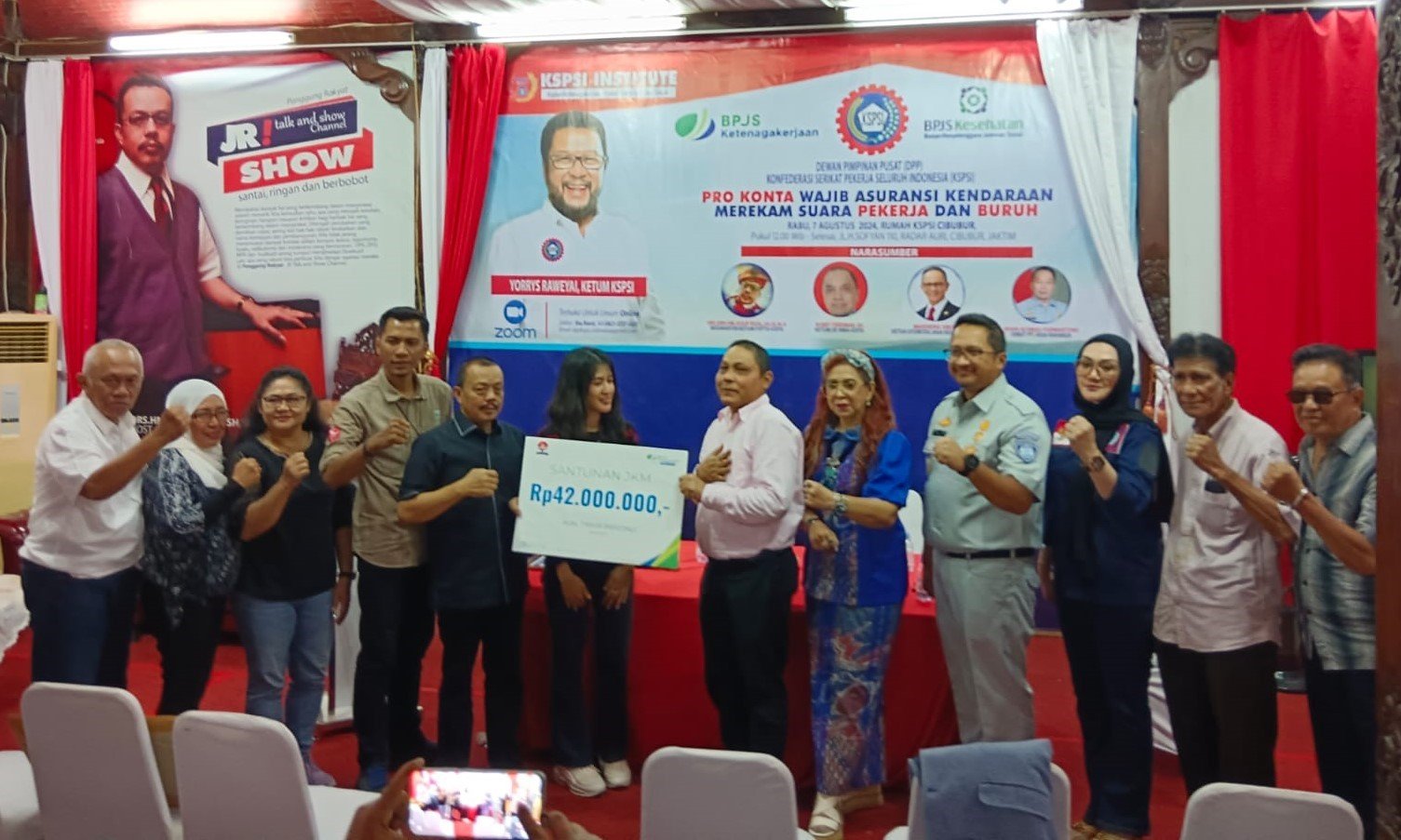 Ahli waris dari (alm) Timur Priyono menerima santunan dari BPJS Ketenagakerjaan