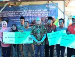 100 Juru Parkir Diberikan BPJS Ketenagakerjaan Oleh Bupati Bengkulu Selatan