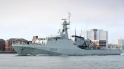 HMS Trent menggagalkan penyelundupan kokain di Laut Karibia