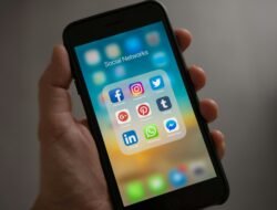 Ilmuwan Menenukan Sejumlah Remaja Banyak Menderita Kecemasan, Depresi dan Insomnia Saat Memakai Telepon Pintar